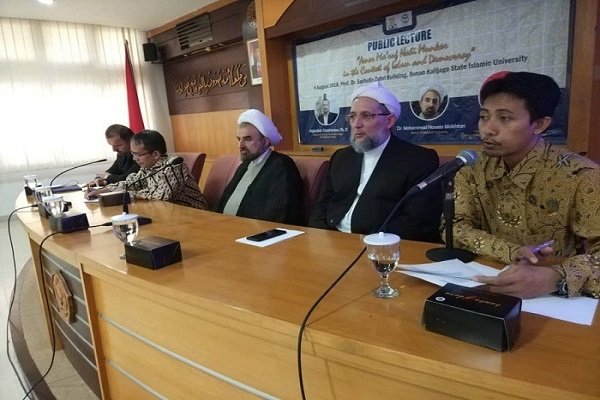 نقش مردم را نسبت به ترویج امر به معروف و نهی از منکر پررنگ کنیم