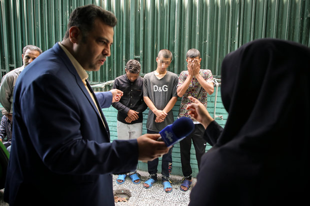 دستگیری سارقان تلفن همراه