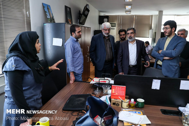 AEOI deputy head pays visit to Mehr News HQ