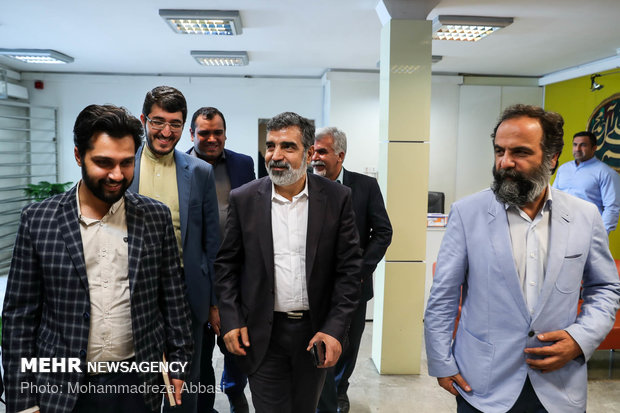 AEOI deputy head pays visit to Mehr News HQ