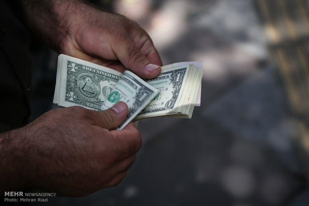 فروش دلار آزاد در بازار تهران