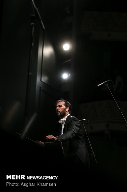 Violinist Ghafari performs in Tehran
