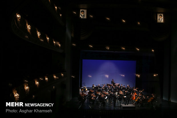 Violinist Ghafari performs in Tehran