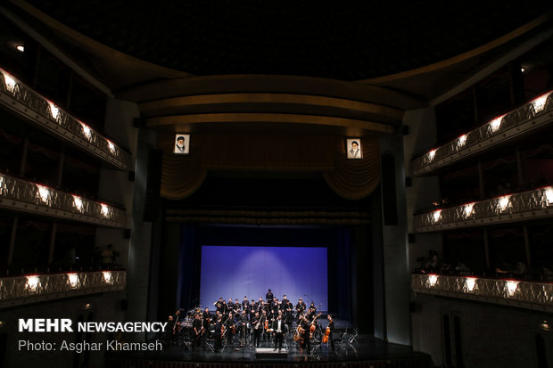 Violinist Ghafari performs in Tehran