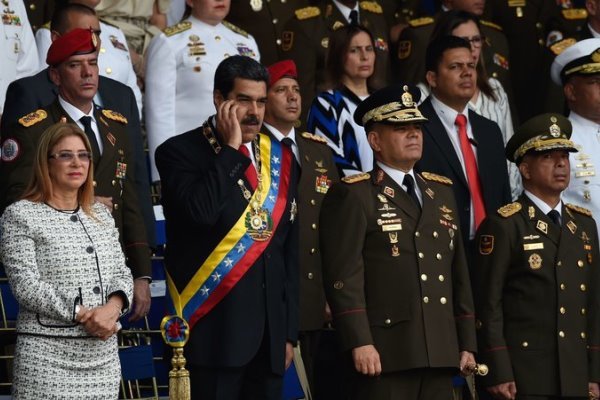 بازداشت ۲ افسر ارتش ونزوئلا به اتهام«تلاش برای سوء قصد به مادورو»
