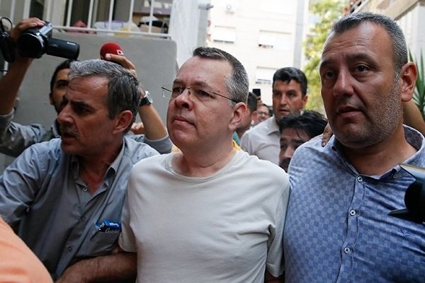 احتمال آزادی کشیش آمریکایی دستگیر شده در ترکیه در قبال لغو تحریم