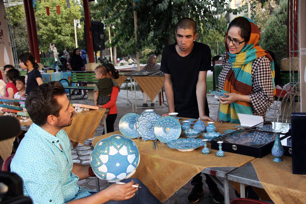 Iran Art Market, Exhibition underway at Razi Park in Tehran