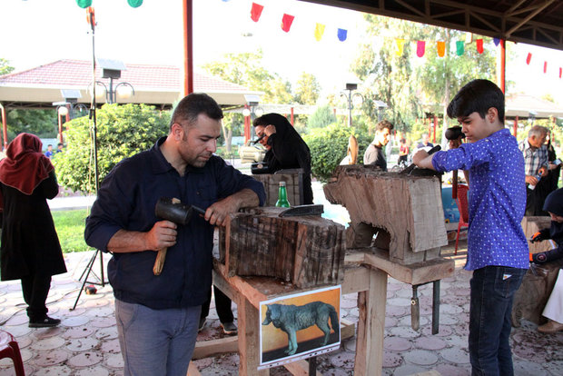 Iran Art Market, Exhibition underway at Razi Park in Tehran