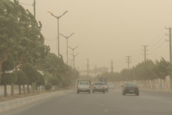 کاهش دید افقی در جاده های ایلام به دلیل گرد و غبار