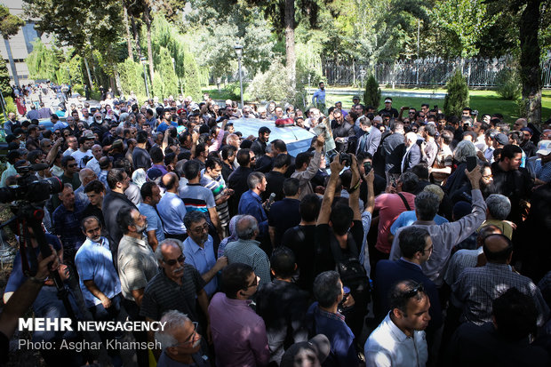 Funeral procession for Iranian actor Ezzatollah Entezami