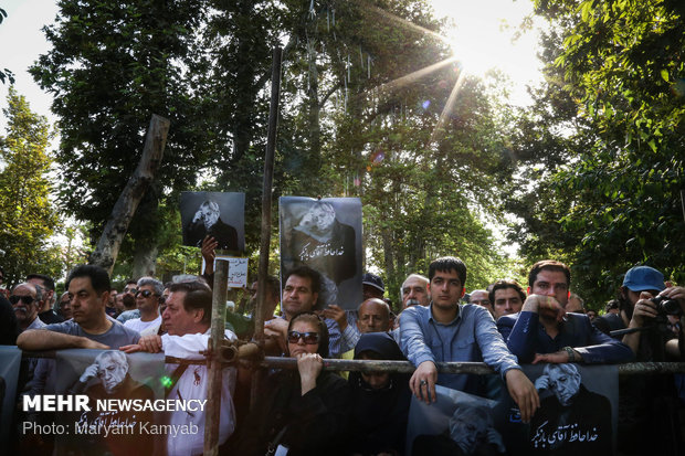 Funeral procession for Iranian actor Ezzatollah Entezami