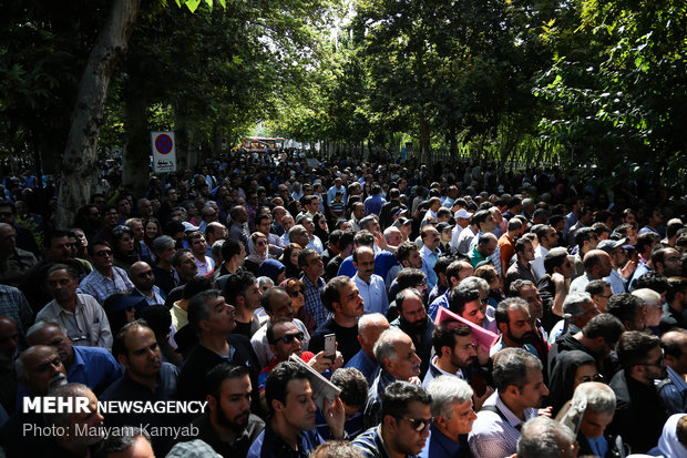 Funeral procession for Iranian actor Ezzatollah Entezami