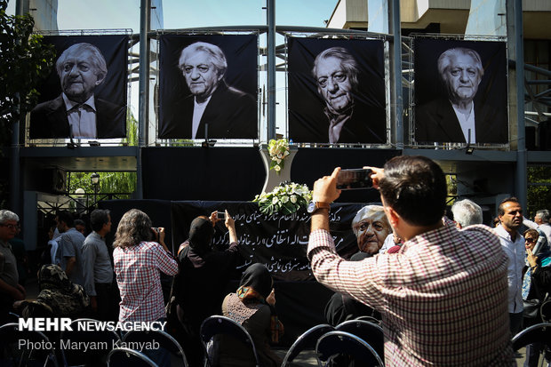 Funeral procession for Iranian actor Ezzatollah Entezami