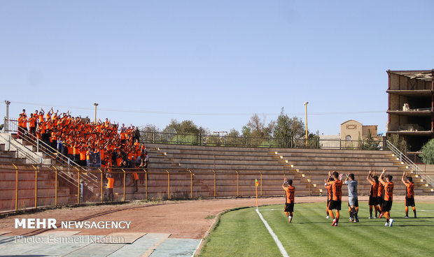 دیدار تیم های فوتبال گل گهر سیرجان و مس کرمان