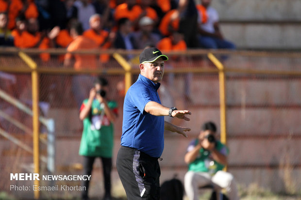 دیدار تیم های فوتبال گل گهر سیرجان و مس کرمان