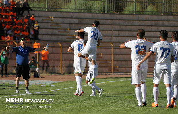 دیدار تیم های فوتبال گل گهر سیرجان و مس کرمان