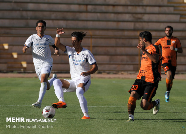 دیدار تیم های فوتبال گل گهر سیرجان و مس کرمان