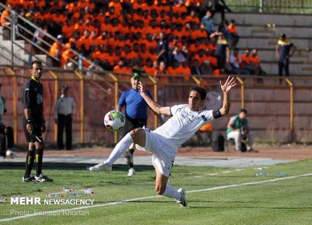 دیدار تیم های فوتبال گل گهر سیرجان و مس کرمان