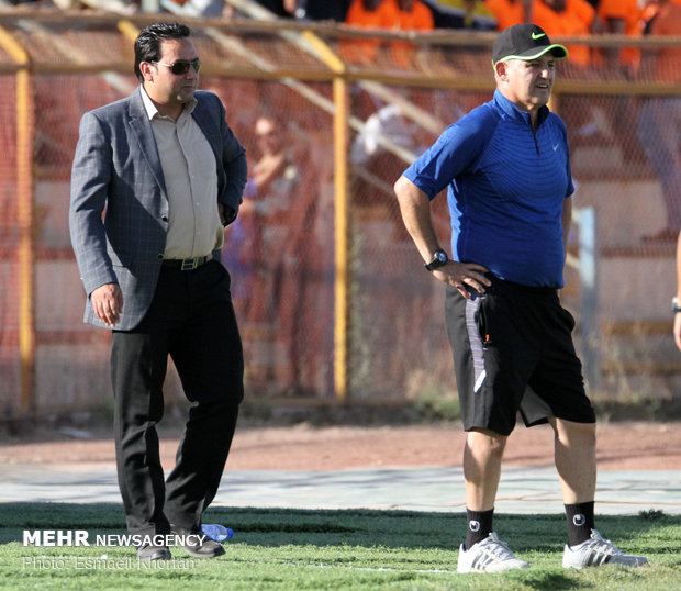 دیدار تیم های فوتبال گل گهر سیرجان و مس کرمان