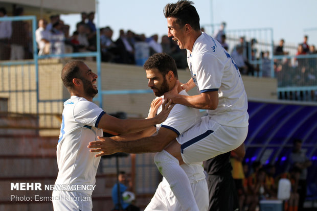 دیدار تیم های فوتبال گل گهر سیرجان و مس کرمان