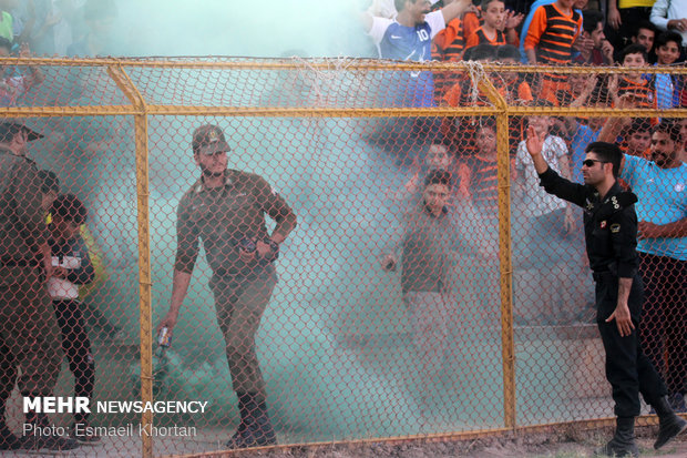 دیدار تیم های فوتبال گل گهر سیرجان و مس کرمان