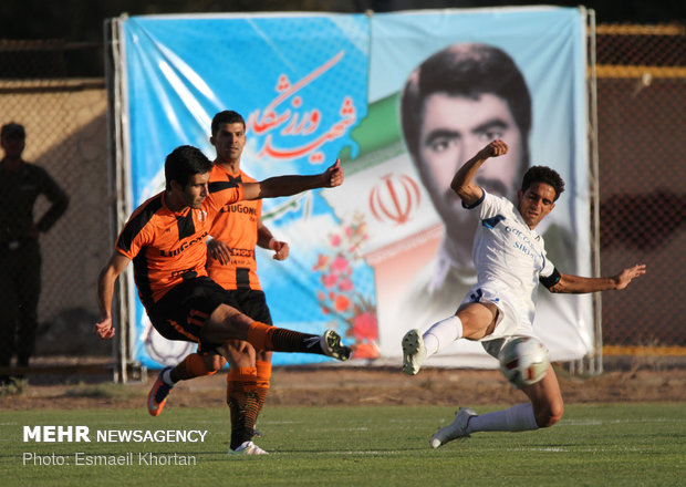 دیدار تیم های فوتبال گل گهر سیرجان و مس کرمان