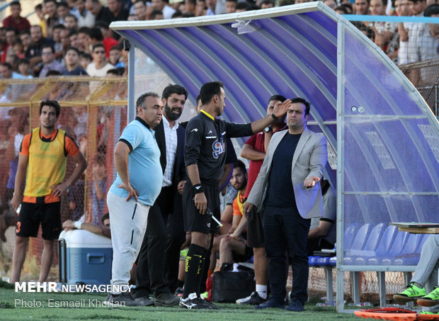 دیدار تیم های فوتبال گل گهر سیرجان و مس کرمان