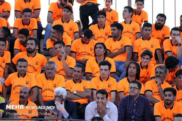 دیدار تیم های فوتبال گل گهر سیرجان و مس کرمان