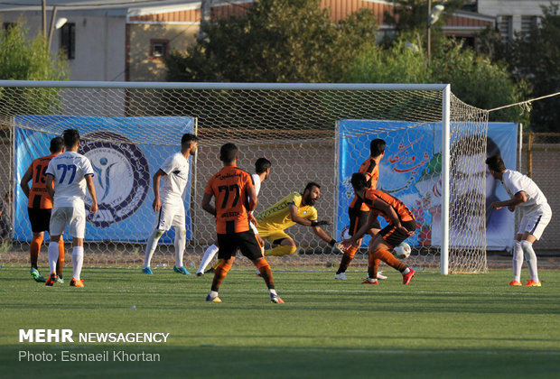 دیدار تیم های فوتبال گل گهر سیرجان و مس کرمان