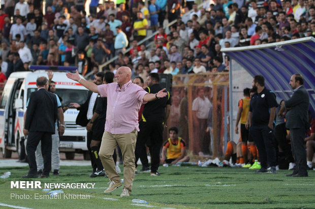 دیدار تیم های فوتبال گل گهر سیرجان و مس کرمان