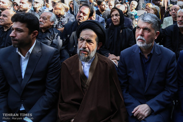 Thousands bid farewell to Ezzatollah Entezami