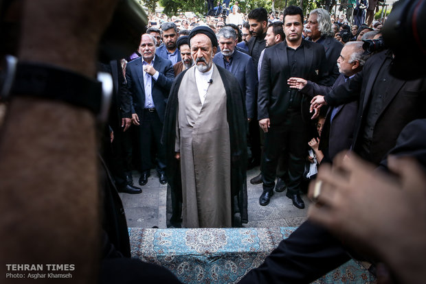 Thousands bid farewell to Ezzatollah Entezami