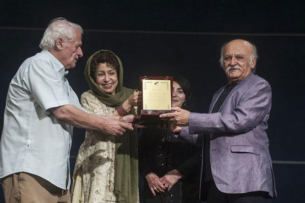 دلم می سوزد که تصویرسازی کتاب «هفت خوان رستم» گم شده اند