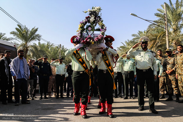 تشییع پیکر عادل الهایی بچایی مامور نیروی انتظامی در شهر ملاثانی 