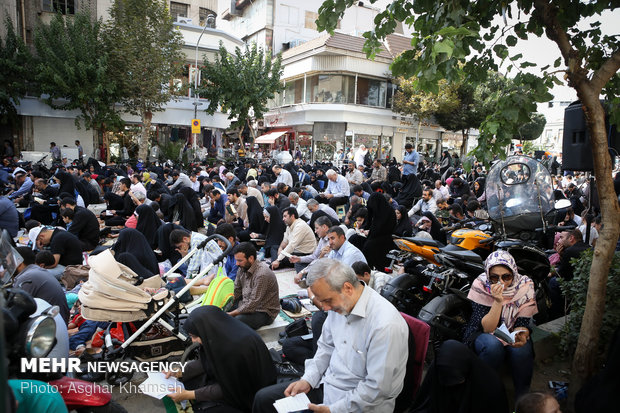 مراسم دعای عرفه در خیابان سعدی تهران