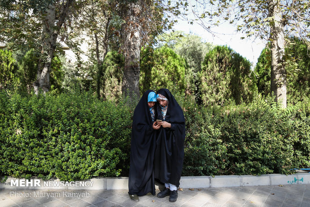 Observing Arafa Day at Tehran University