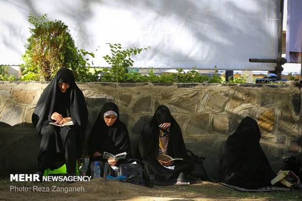 Day of Arafa prayers in Hamedan