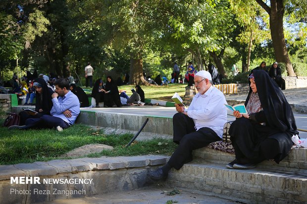 Day of Arafa prayers in Hamedan