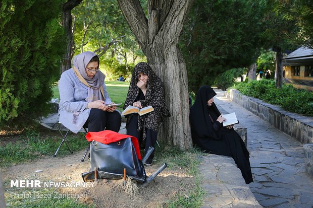 Day of Arafa prayers in Hamedan