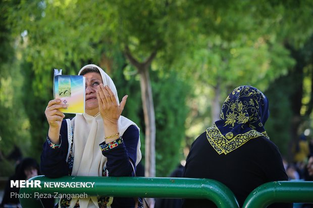 Day of Arafa prayers in Hamedan