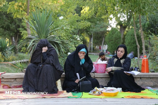 Day of Arafa prayers in Hamedan