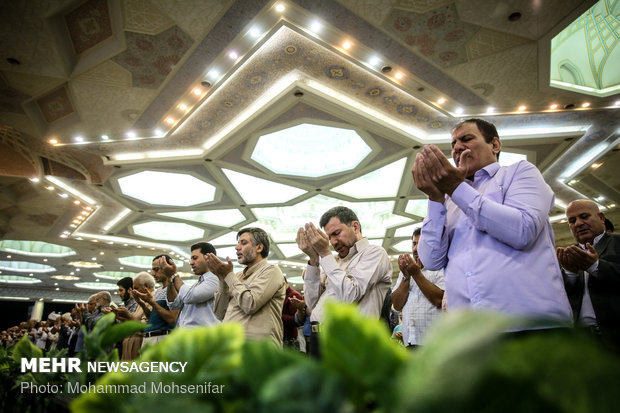 اقامه نماز عید قربان در مصلی تهران