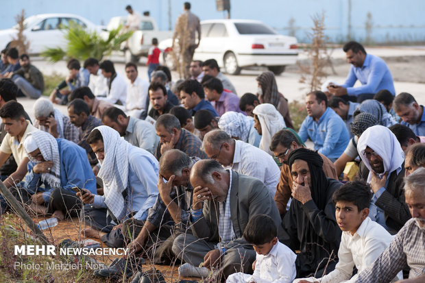 Iranians mark holy “Day of Arafa”