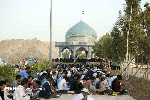 Iranians mark holy “Day of Arafa”