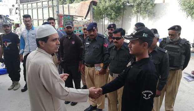 کراچی میں ایڈیشنل آئی جی نے 8 پولیس اہلکاروں کو معطل کردیا کراچی میں ایڈیشنل آئی جی نے 8 پولیس اہلکاروں کو معطل کردیا