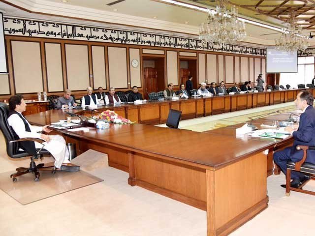 پاکستان کی حکمراں جماعت کا وفاقی اور پنجاب کابینہ میں تبدیلیاں کرنے کا فیصلہ
