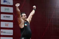 مدال طلای سهراب مرادی در مسابقات وزنه برداری قهرمانی غرب آسیا