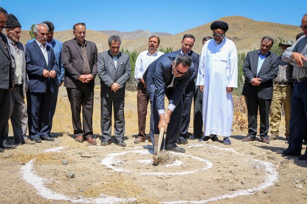 مدرسه یک کلاسه روستای مزرعه مزارع اهر کلنگ زنی شد