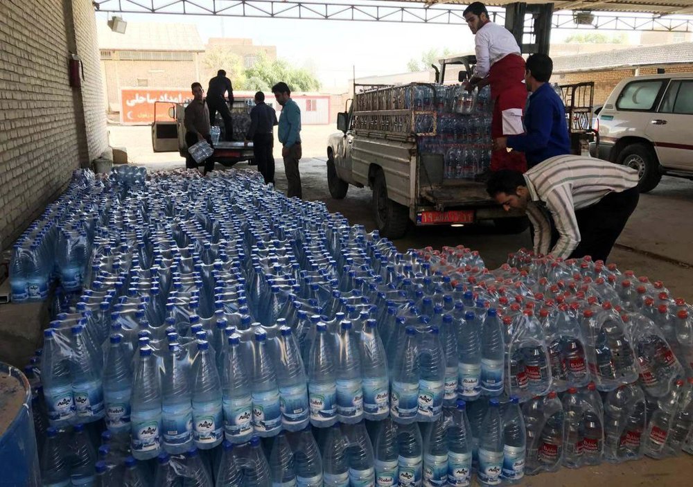 توزیع بیش از ۶۴ هزار لیتر آب بهداشتی میان روستاهای خوزستان