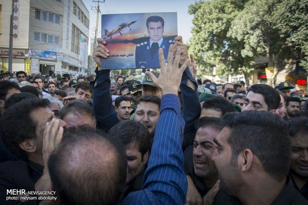 Funeral ceremony of martyr pilot ‘Fatahi’ held in Kermanshah 